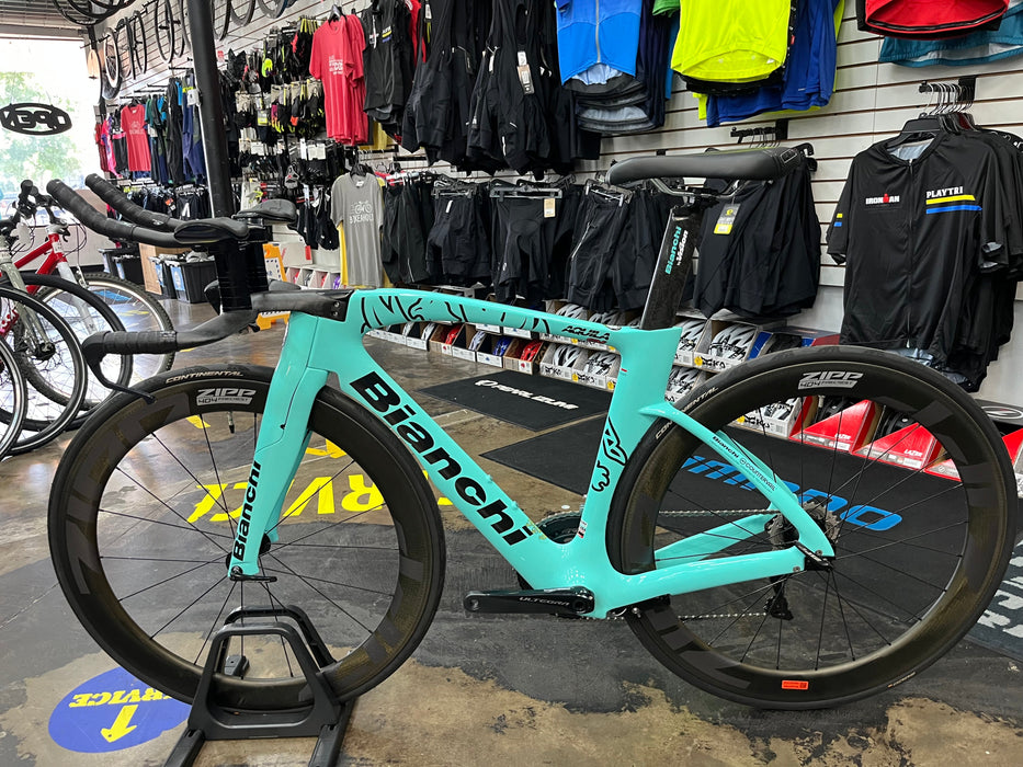 Bianchi Aquila CV Shimano Ultegra Di2 11 Speed - ZIPP 404 Firecrest Wheels - Celeste