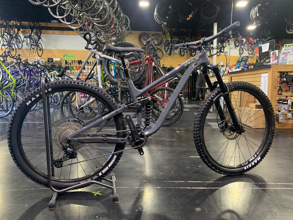 Fuji Rakan 29 LT 1.5 Shimano Deore 11 Speed - Iron Gray/Sand